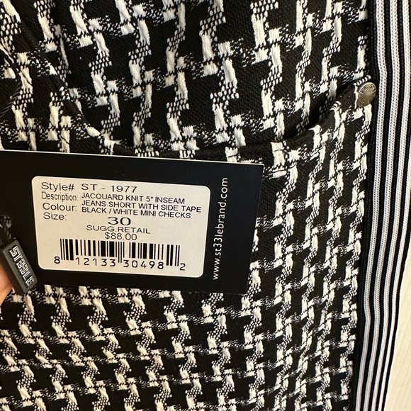 Men’s ST33LE Black and White mini check shorts - Picture 4 of 5